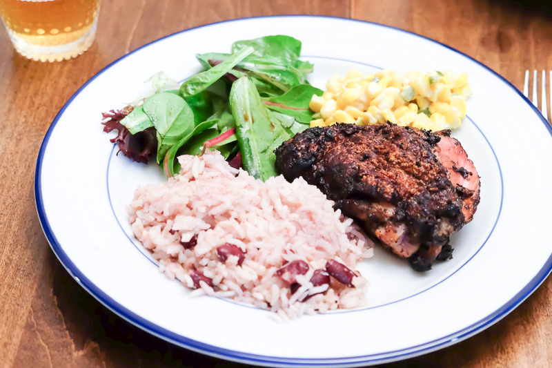 人気のジャークチキン