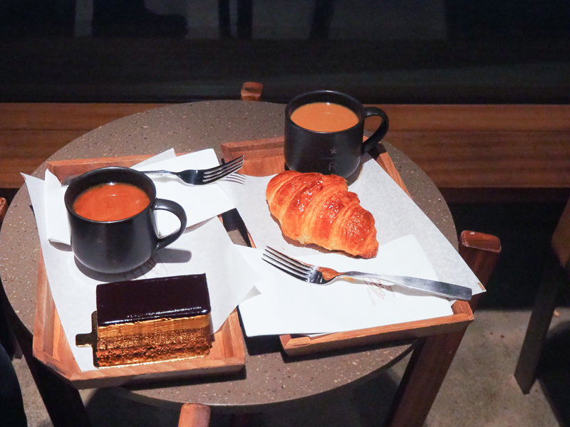 スタバロースタリーのパンとケーキ