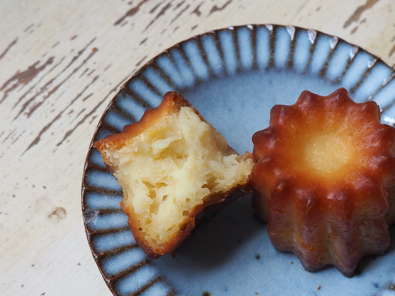 中はカスタードっぽい♪