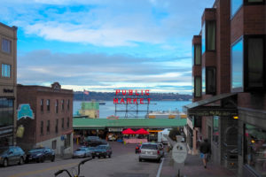 朝のパイクマーケット