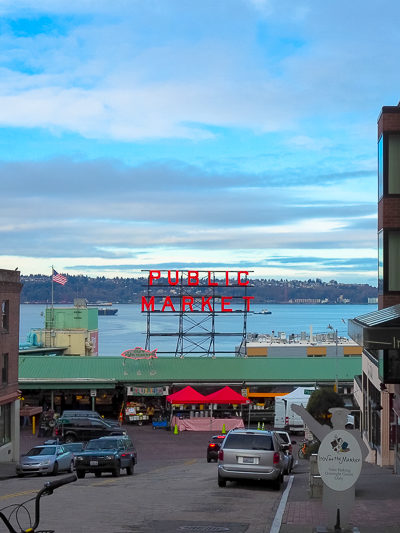 朝のパイクマーケット