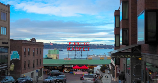 朝のパイクマーケット