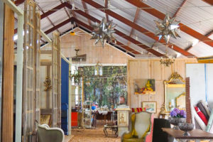 この奥がレストラン