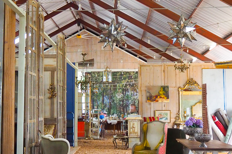 この奥がレストラン