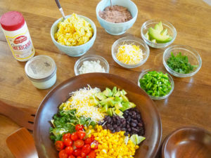 タコス用の具色々、とサラダ