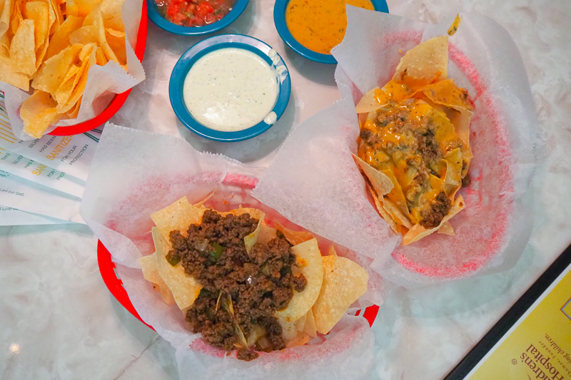 取り放題のトルティーヤチップスとトッピング