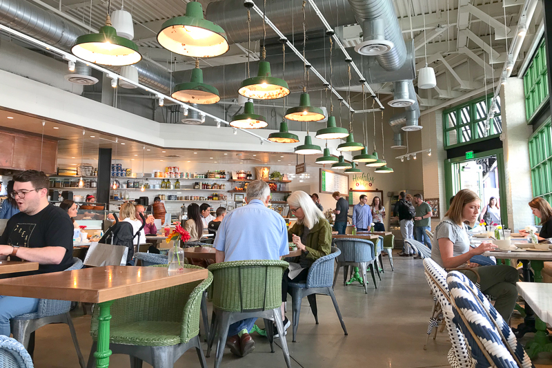 おしゃれな店内