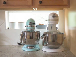 ペアのキッチンエイドミキサー