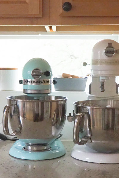 ペアのキッチンエイドミキサー