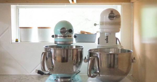 ペアのキッチンエイドミキサー