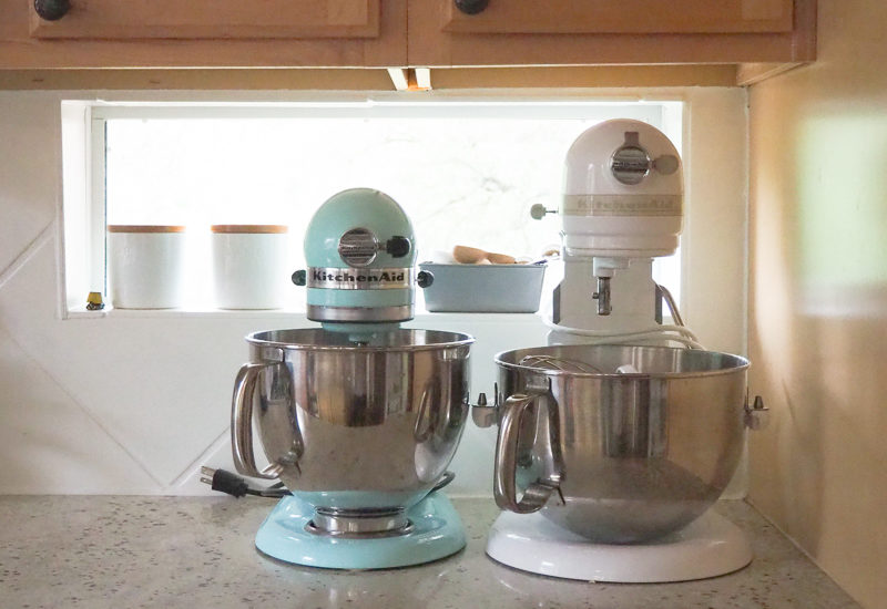 ペアのキッチンエイドミキサー