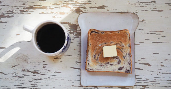 トーストしてバターを乗せて