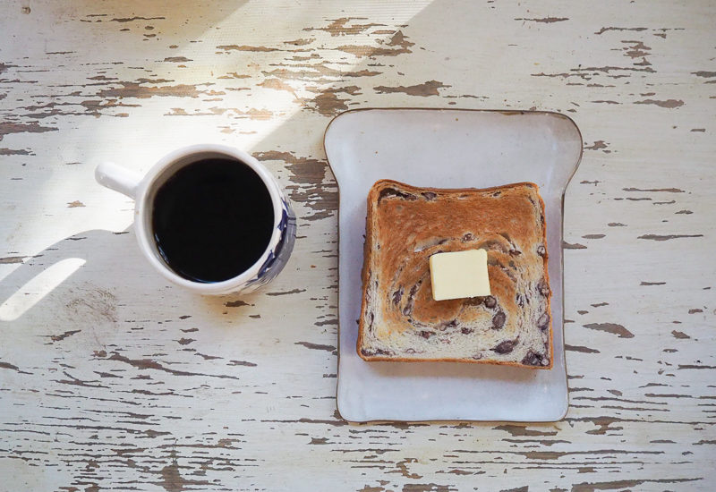 トーストしてバターを乗せて