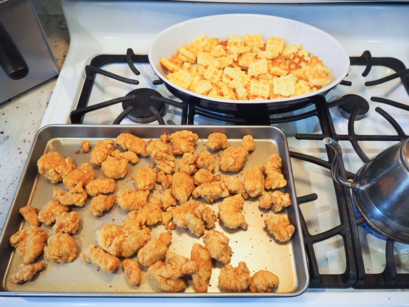 冷凍のポップコーンチキン＆ワッフル