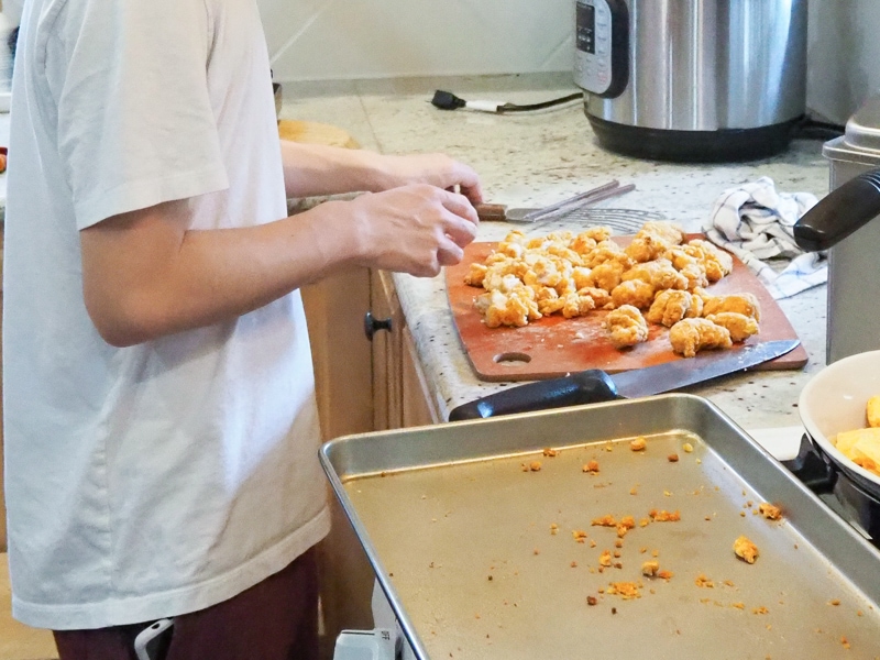 長男料理（？）中