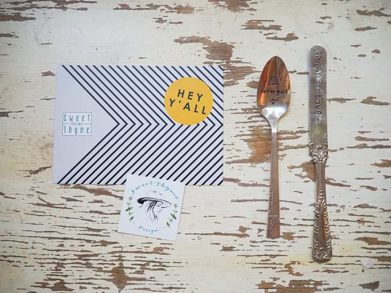 文字入れしてあるヴィンテージのナイフとスプーン