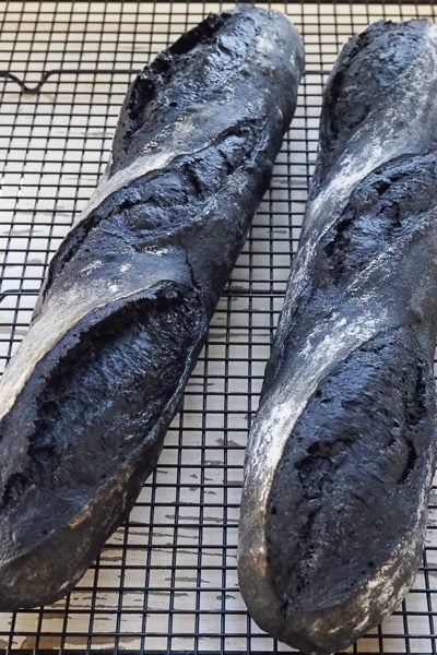 まっ黒バゲット、焼けた♪