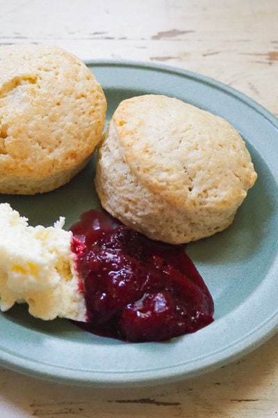 クロテッドクリームとジャムで