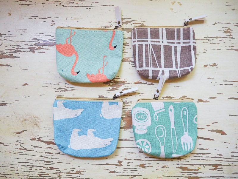 お財布代わりの小さいポーチ