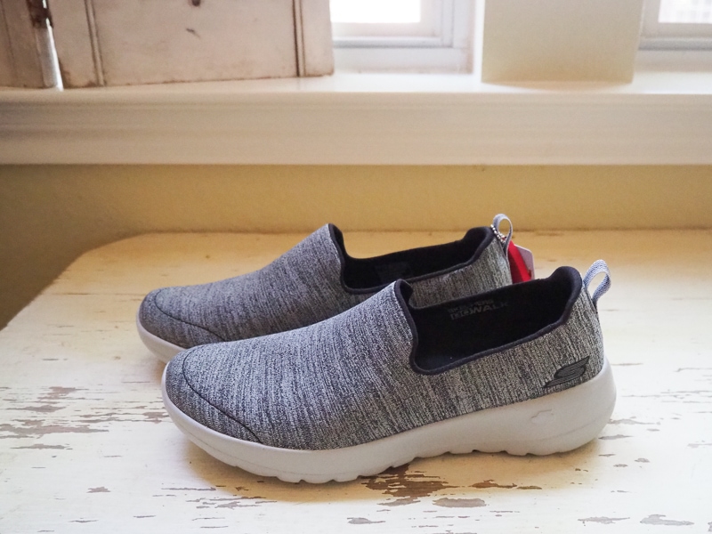 ウォーキングシューズ