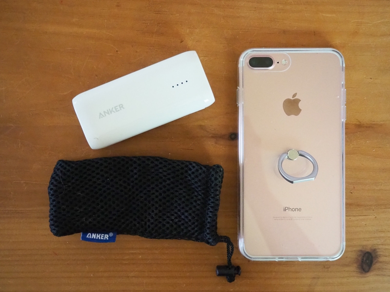 小さめポータブルチャージャーとリング付きアイフォンケース