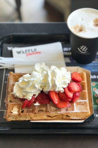 いちごと生クリーム乗せ