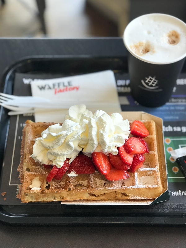 いちごと生クリーム乗せ