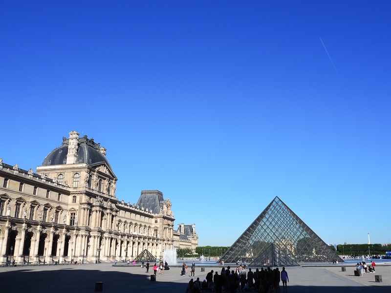 てくてく歩いてルーブルへ