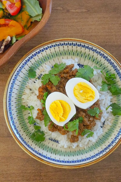 カレー粉で作るドライカレー