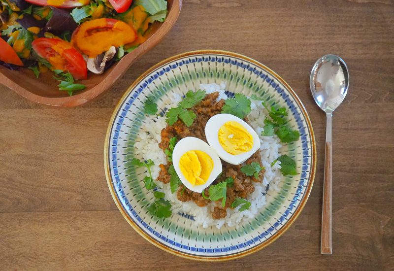 カレー粉で作るドライカレー