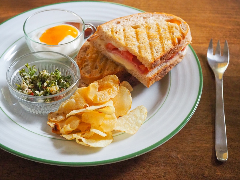 自家製サワードゥブレッドで