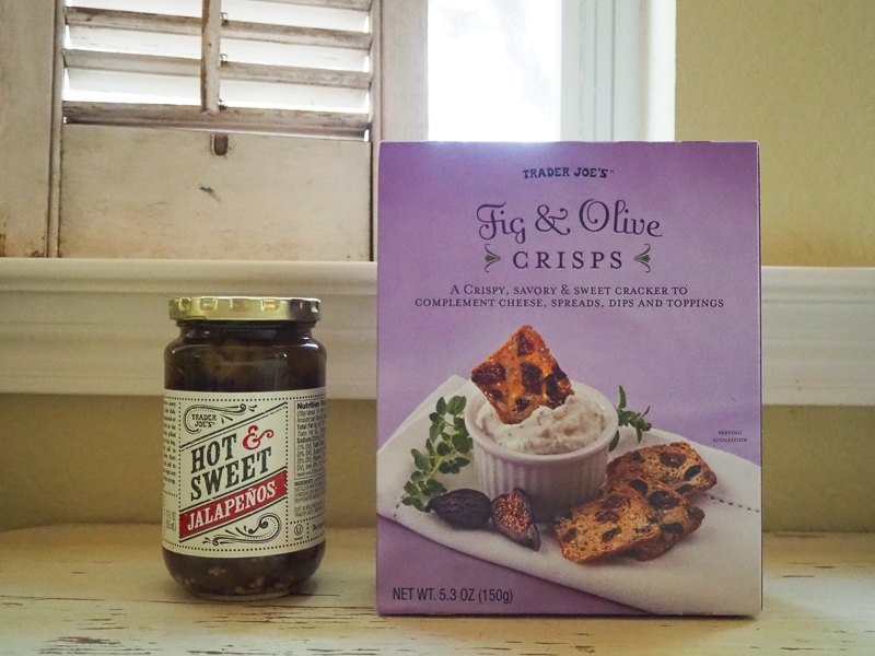 ハラペーニョのスイートピクルス、ドライイチジク入りクラッカー