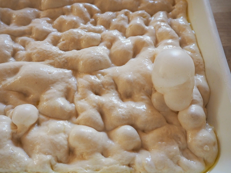 指で穴をあけていくと...