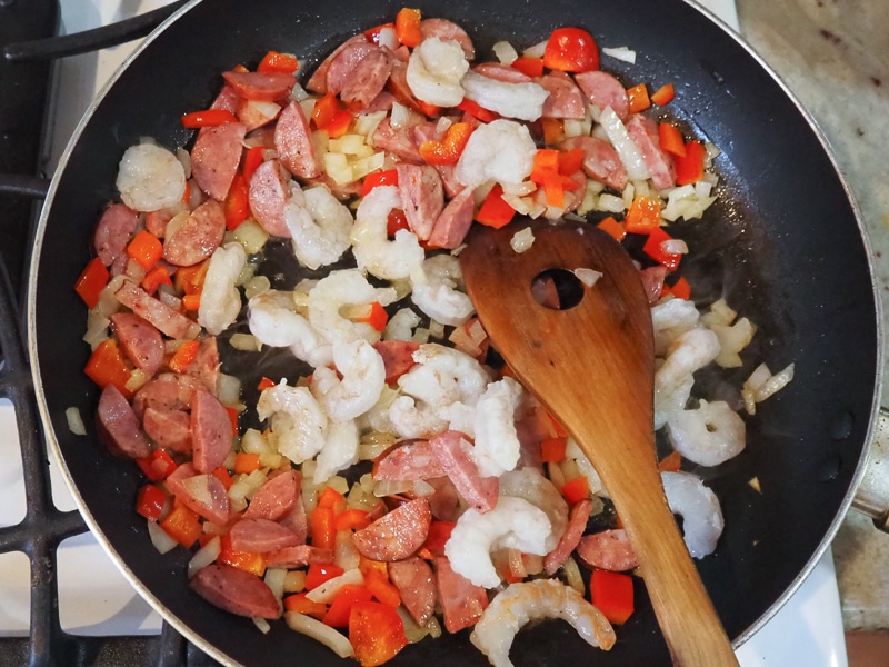 エビはさっと炒める