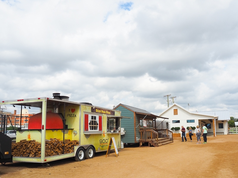 フードトラックがたくさん