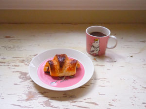 クロワッサンの朝食