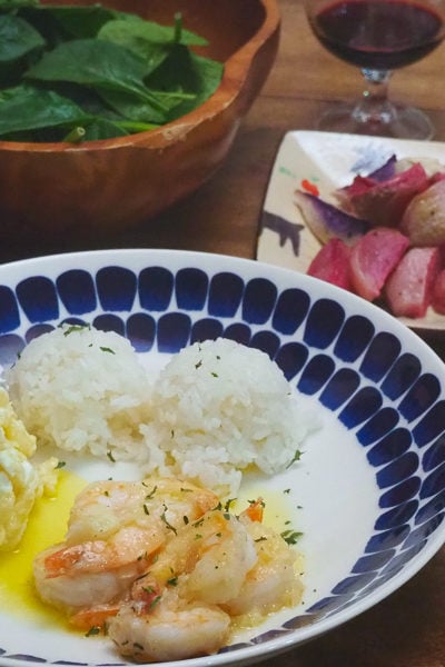 ハワイ風のプレートディナー