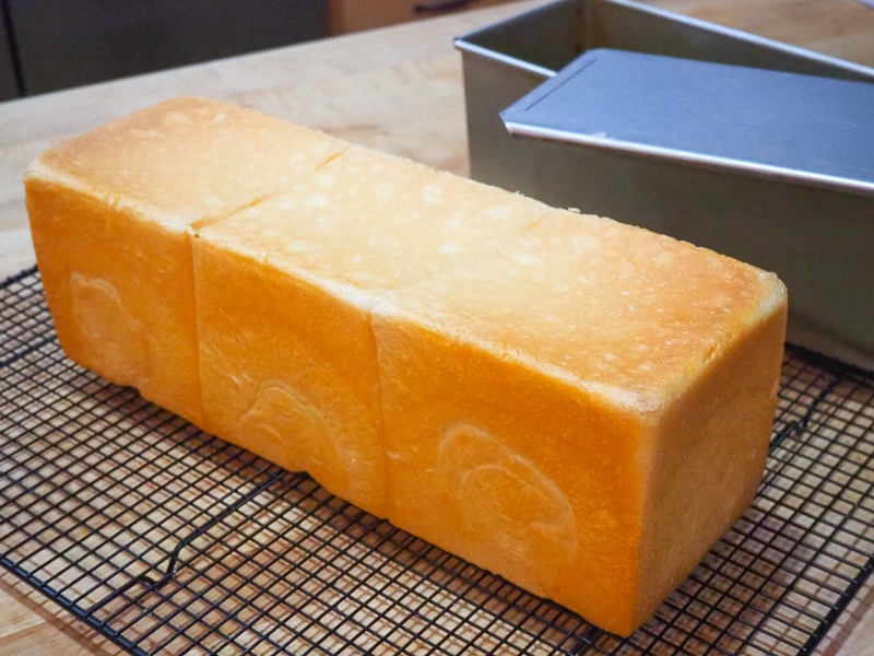 今年初焼きは食パン