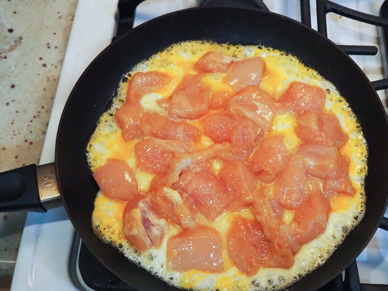 チキンを焼いているところ