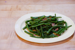 インゲンとベーコンの炒め物