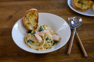 鮭とほうれん草のクリームパスタ