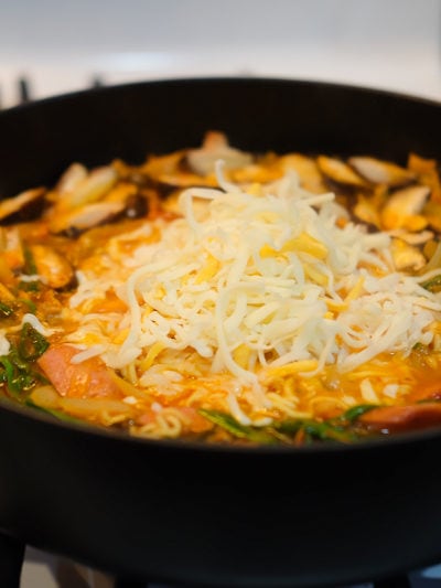 チーズをたっぷりのせて