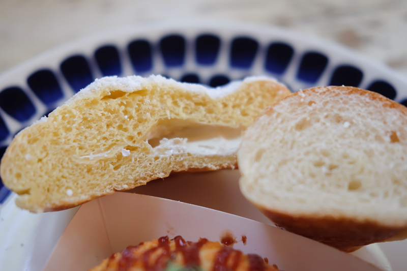ミルククリームパンと塩パン