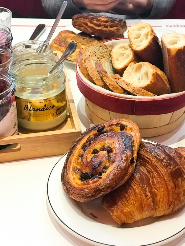 甘いパンは二つ選べます