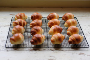 ロールパン16個