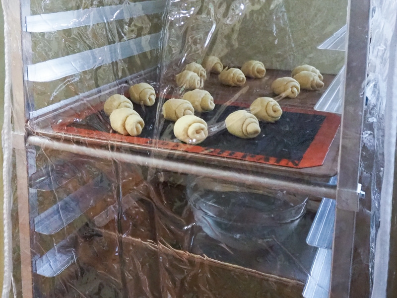 お湯を張ったボウルを入れて