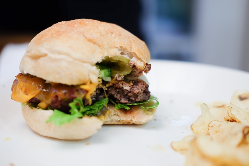 次男のボリュームバーガー