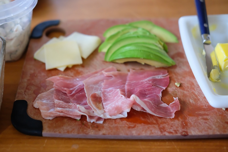 生ハム、アボカド、チーズ