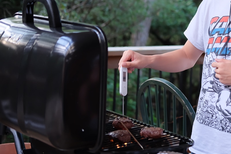 ステーキは次男が担当