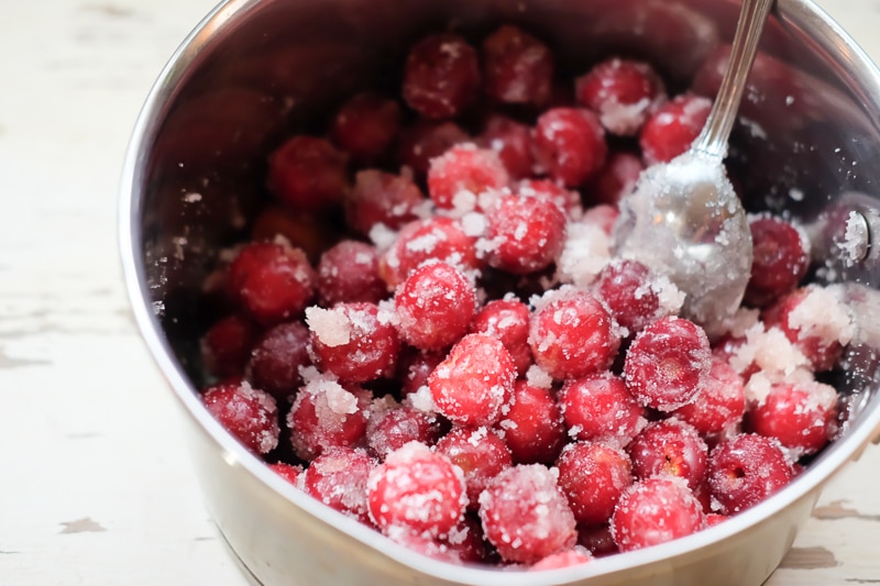 砂糖をまぶします